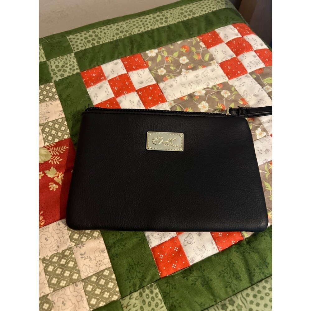 BETSEY JOHNSON LUV BETSEY black wristlet. NWOT.
